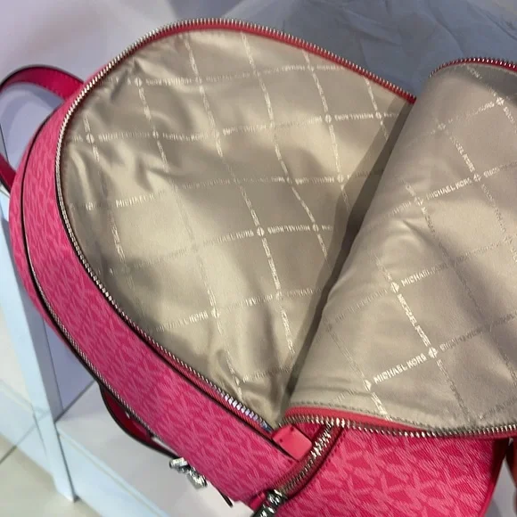 Michael Kors Rhea Medium Signature Logo Backpack
Dragonfruit
NWT - Picture 14 of 16